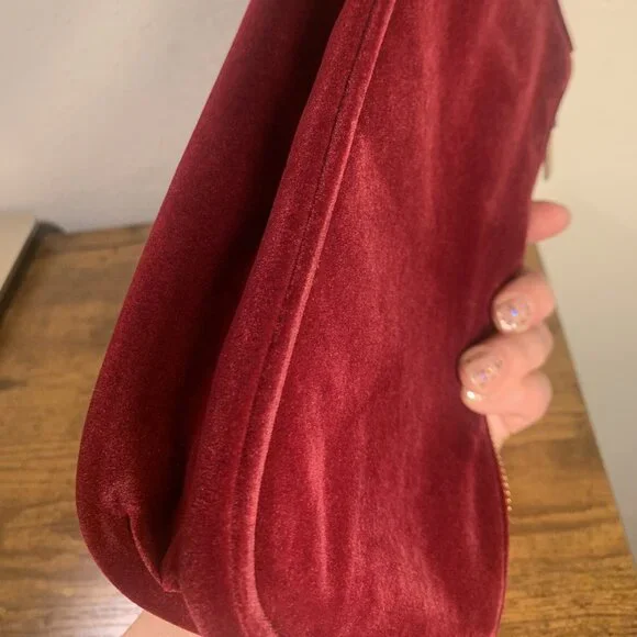 Velvet Gucci Beauty Limited Edition Makeup Bag - Picture 9 of 10